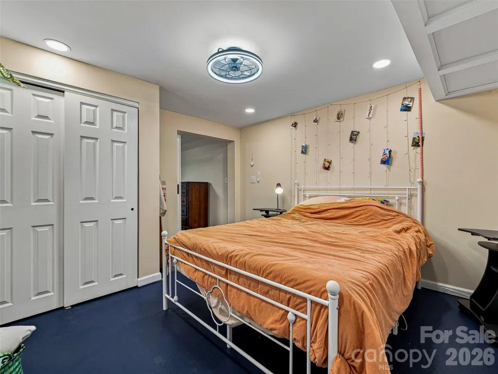 15 Lynnstone Court Asheville, NC 28805