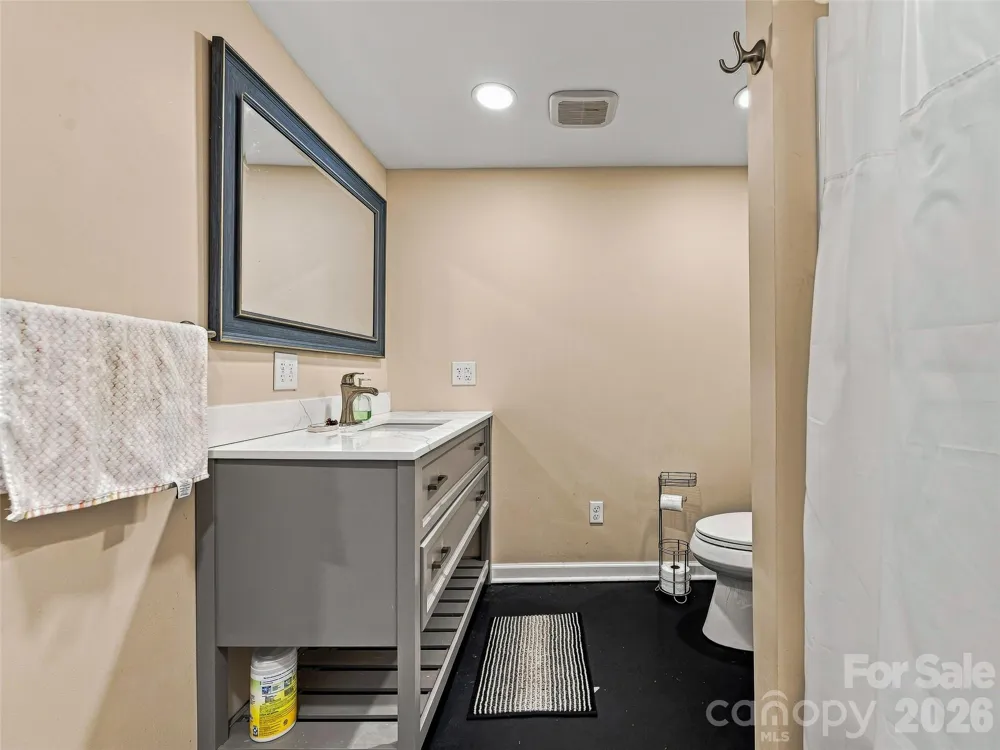 15 Lynnstone Court Asheville, NC 28805