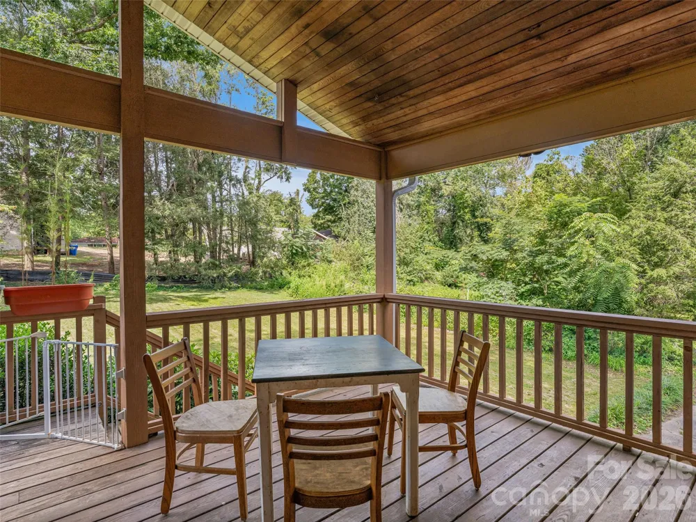 15 Lynnstone Court Asheville, NC 28805