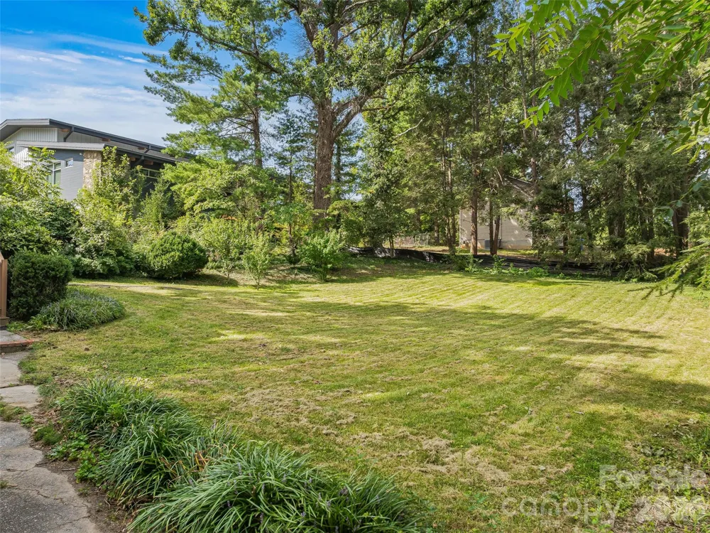 15 Lynnstone Court Asheville, NC 28805