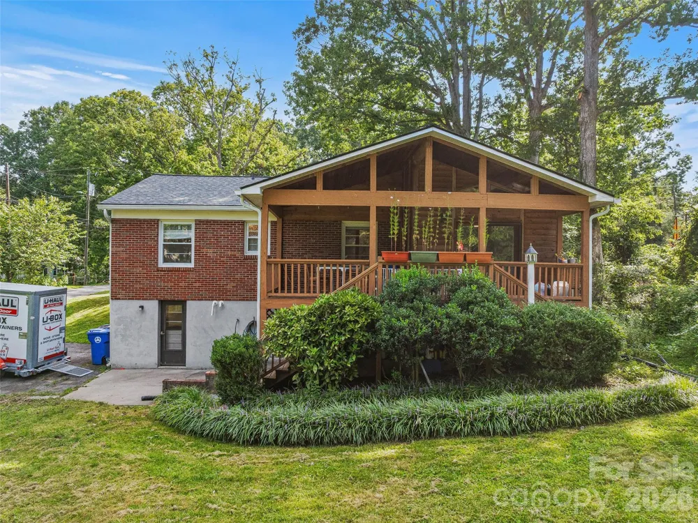 15 Lynnstone Court Asheville, NC 28805