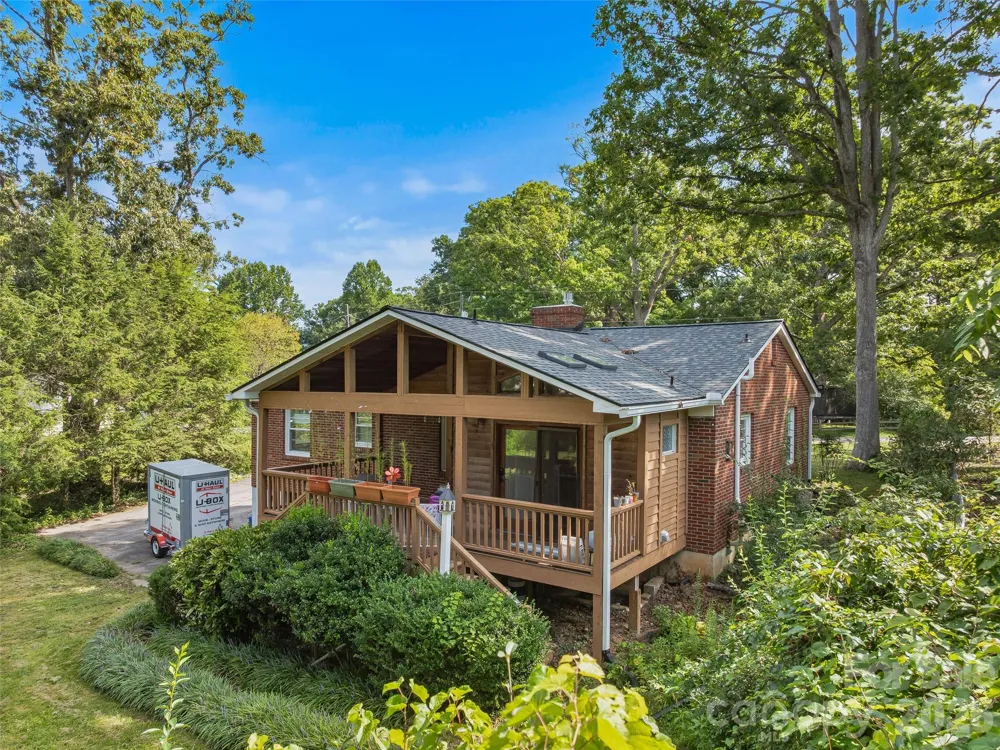 15 Lynnstone Court Asheville, NC 28805
