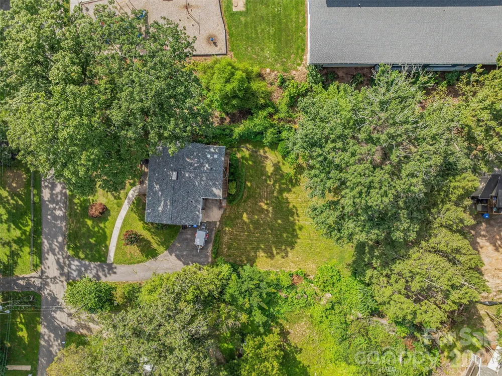 15 Lynnstone Court Asheville, NC 28805