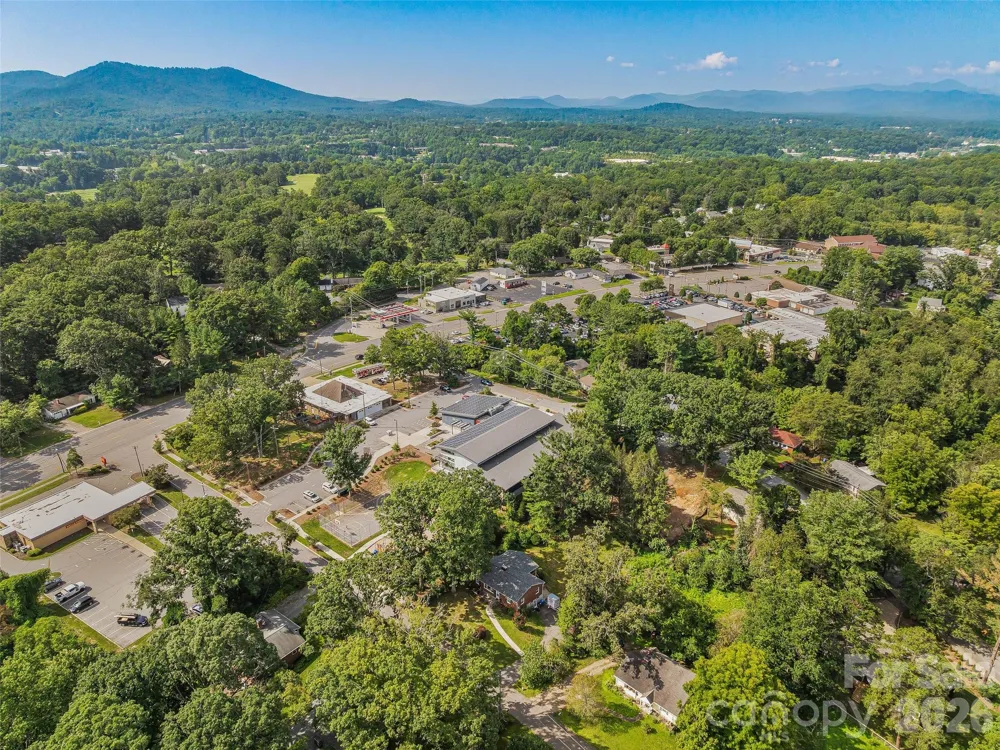 15 Lynnstone Court Asheville, NC 28805