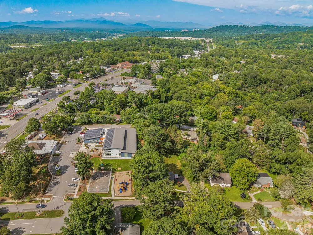 15 Lynnstone Court Asheville, NC 28805