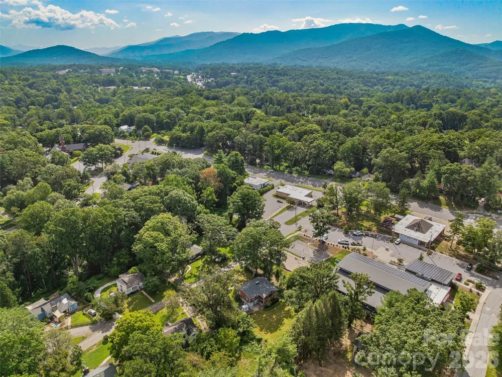 15 Lynnstone Court Asheville, NC 28805