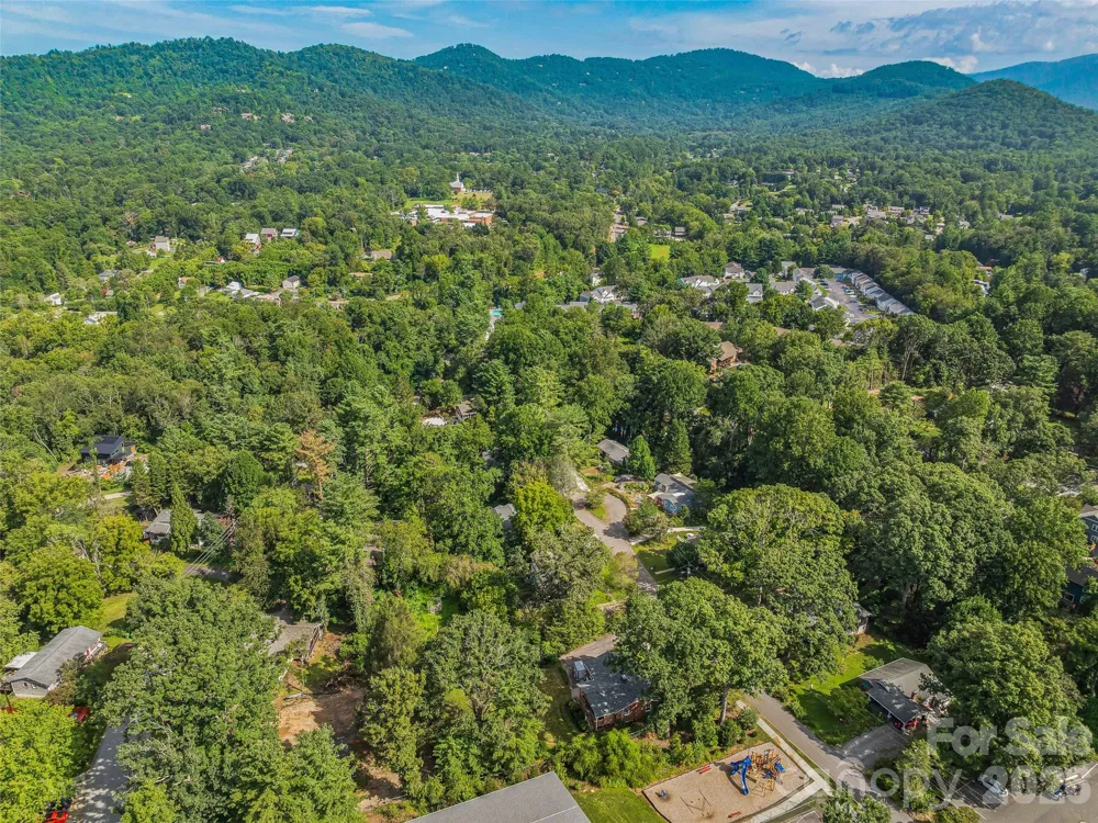 15 Lynnstone Court Asheville, NC 28805