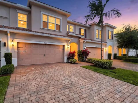 1628 Myrtle Oak Ter