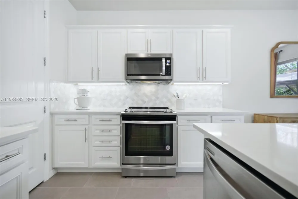 1628 Myrtle Oak Ter Hollywood, FL 33021