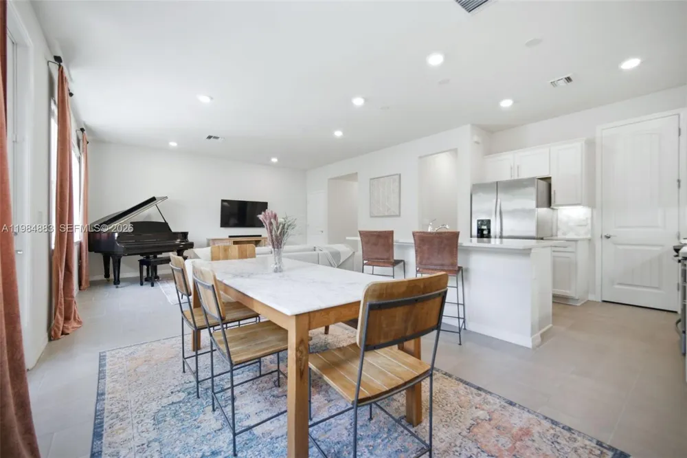 1628 Myrtle Oak Ter Hollywood, FL 33021