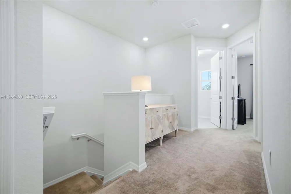 1628 Myrtle Oak Ter Hollywood, FL 33021