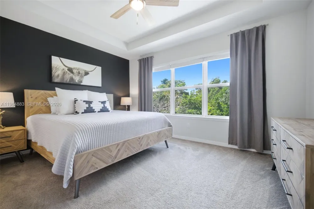 1628 Myrtle Oak Ter Hollywood, FL 33021