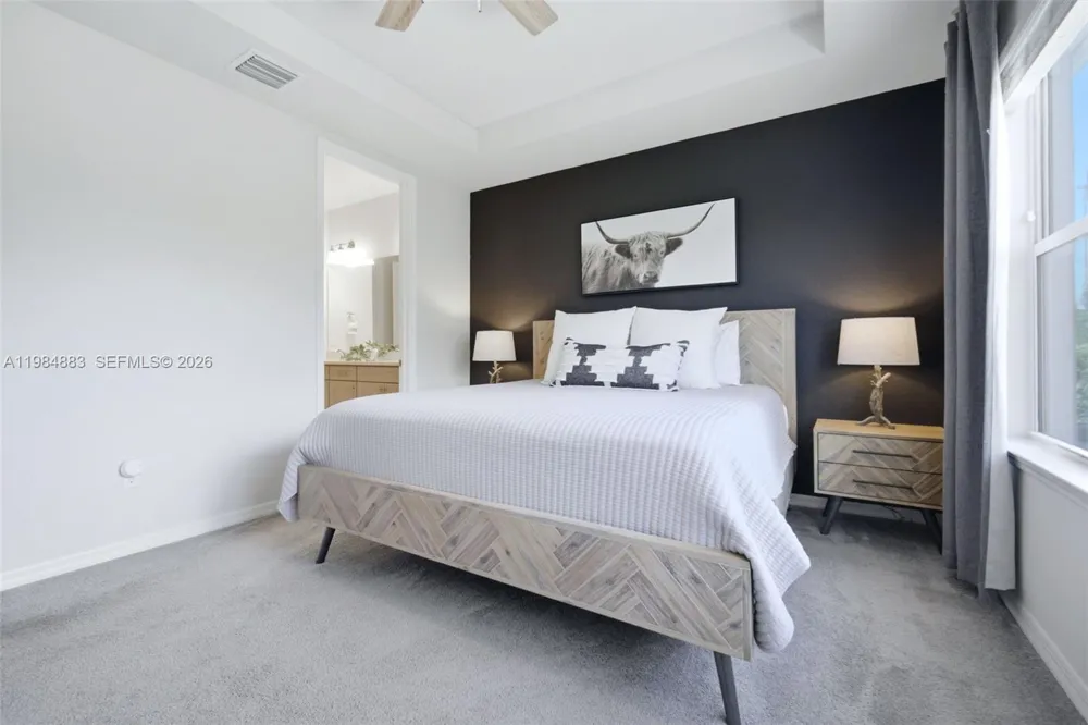 1628 Myrtle Oak Ter Hollywood, FL 33021