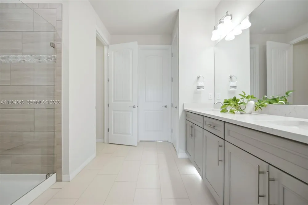 1628 Myrtle Oak Ter Hollywood, FL 33021