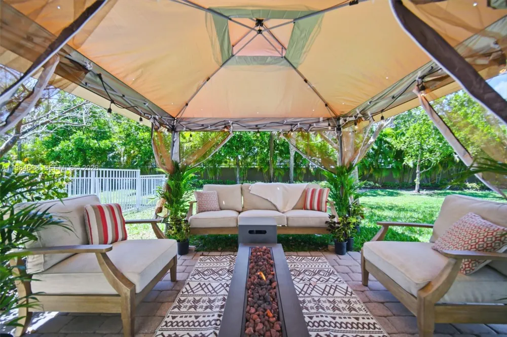 1628 Myrtle Oak Ter Hollywood, FL 33021