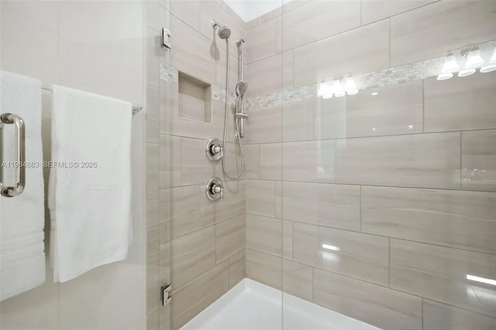 1628 Myrtle Oak Ter Hollywood, FL 33021