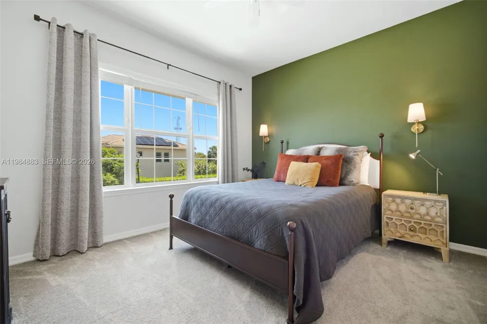 1628 Myrtle Oak Ter Hollywood, FL 33021
