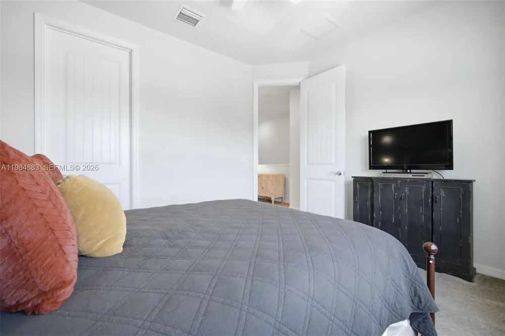 1628 Myrtle Oak Ter Hollywood, FL 33021