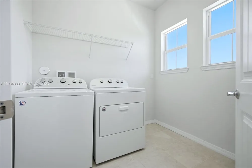 1628 Myrtle Oak Ter Hollywood, FL 33021