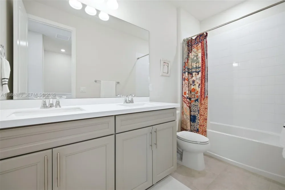 1628 Myrtle Oak Ter Hollywood, FL 33021