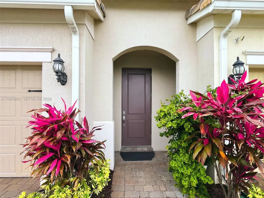1628 Myrtle Oak Ter Hollywood, FL 33021