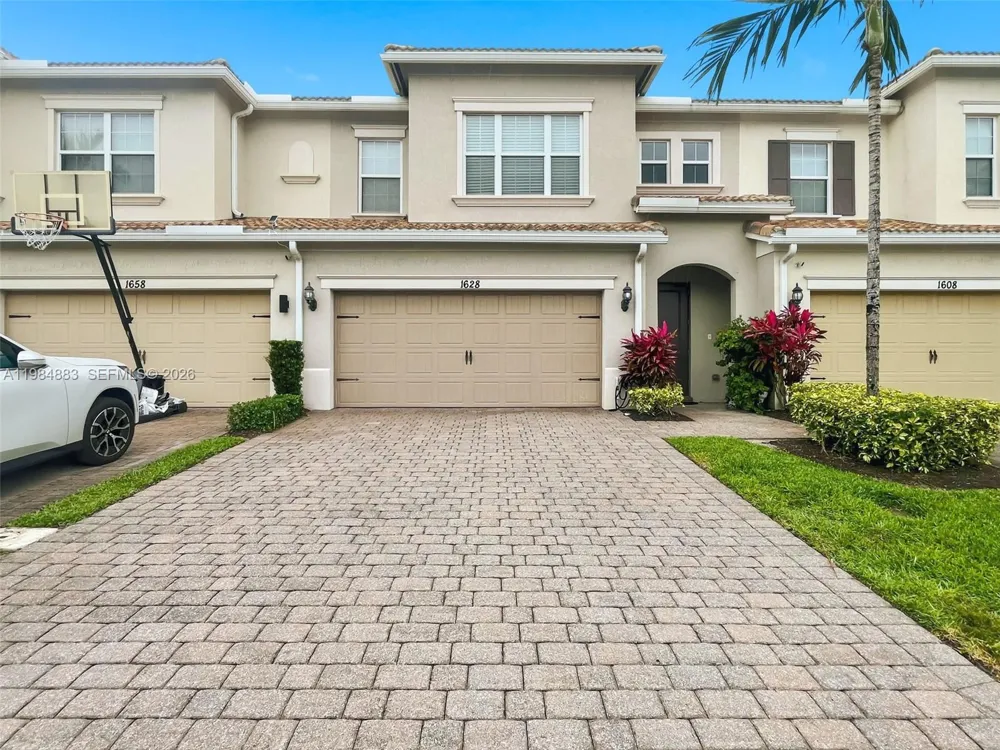 1628 Myrtle Oak Ter Hollywood, FL 33021