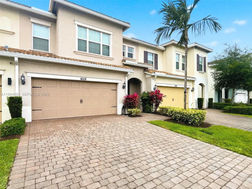 1628 Myrtle Oak Ter Hollywood, FL 33021