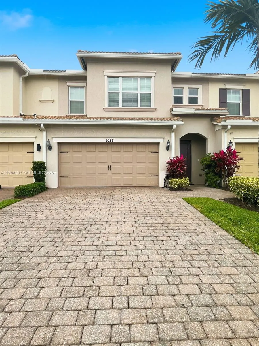 1628 Myrtle Oak Ter Hollywood, FL 33021