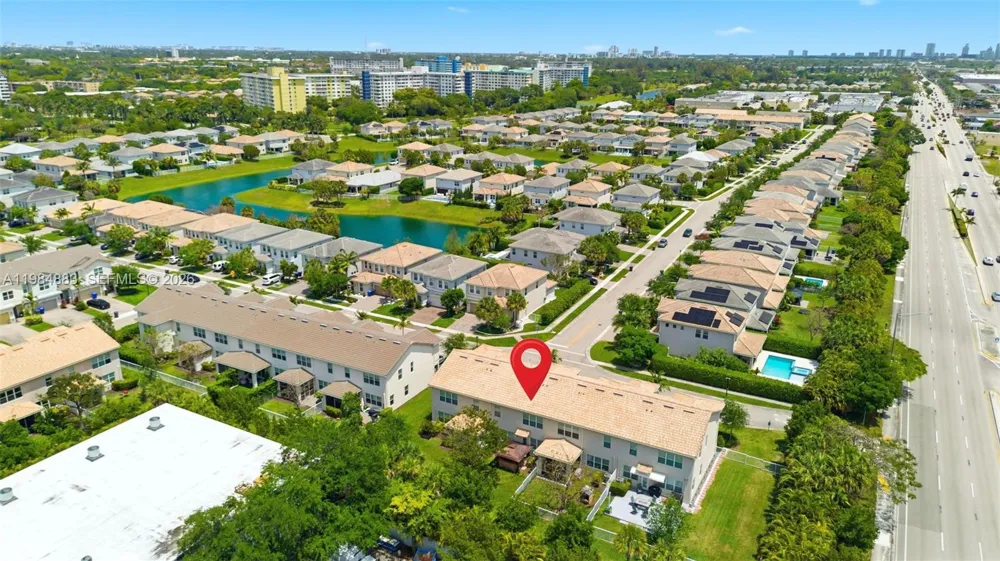1628 Myrtle Oak Ter Hollywood, FL 33021