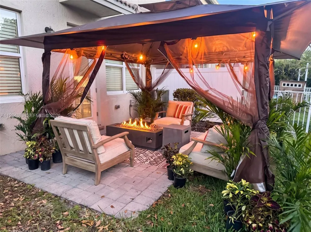 1628 Myrtle Oak Ter Hollywood, FL 33021