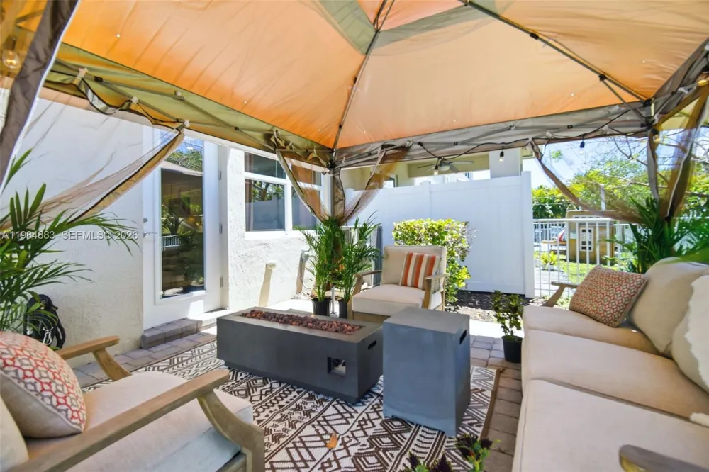 1628 Myrtle Oak Ter Hollywood, FL 33021