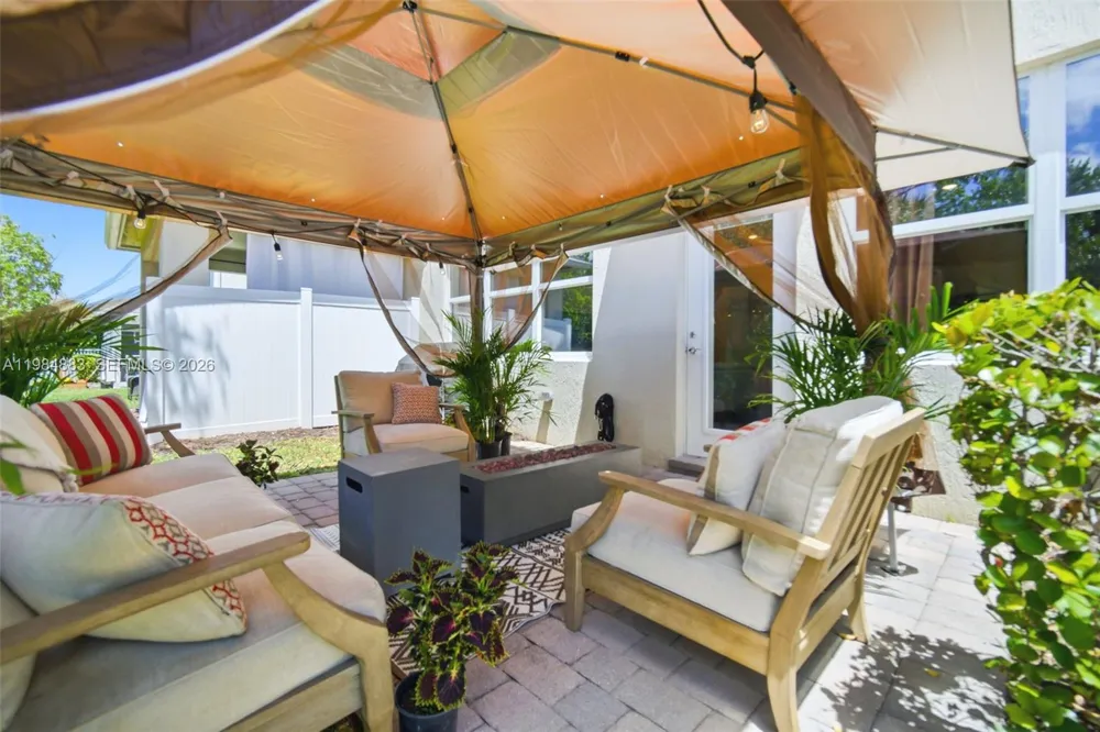 1628 Myrtle Oak Ter Hollywood, FL 33021