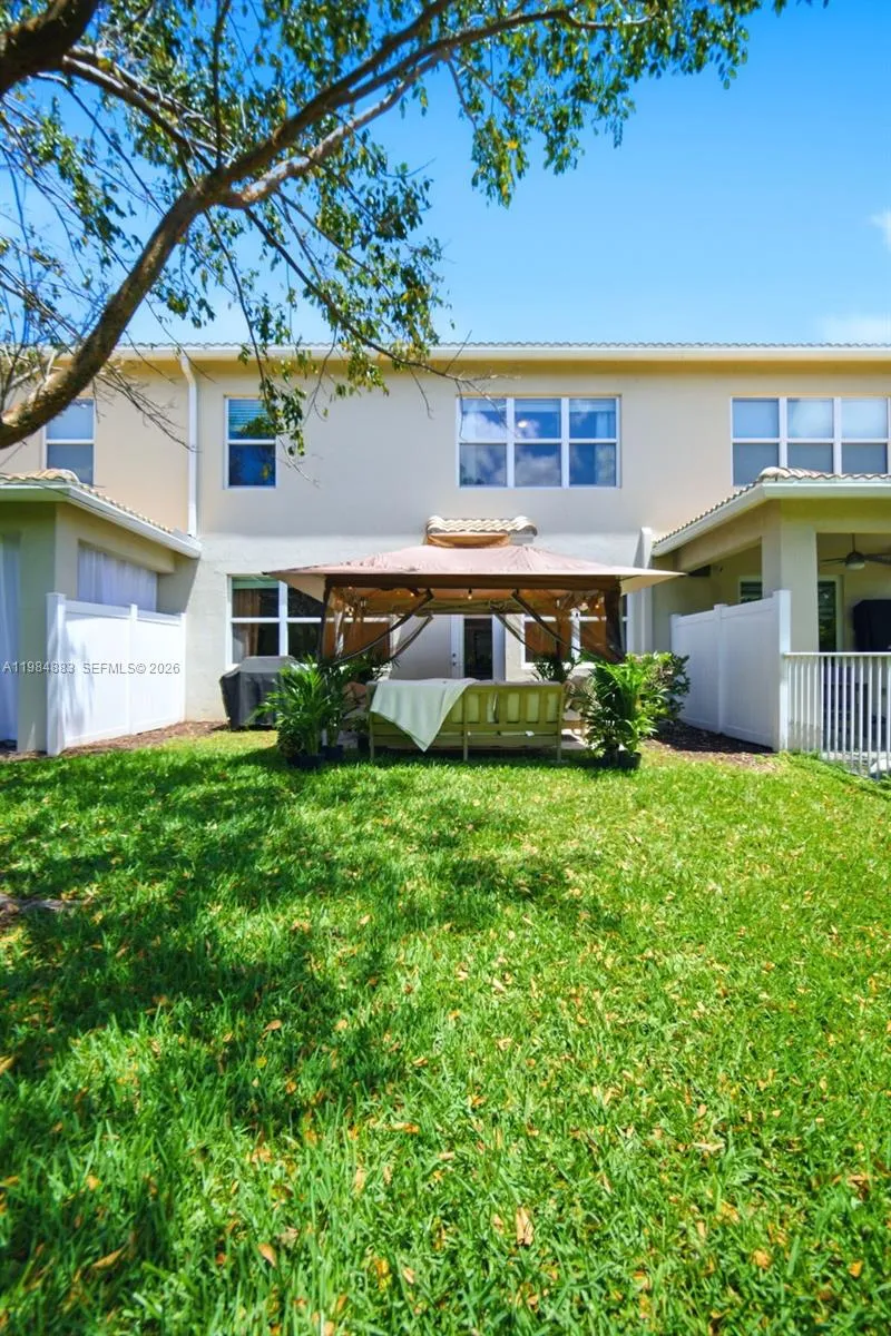 1628 Myrtle Oak Ter Hollywood, FL 33021
