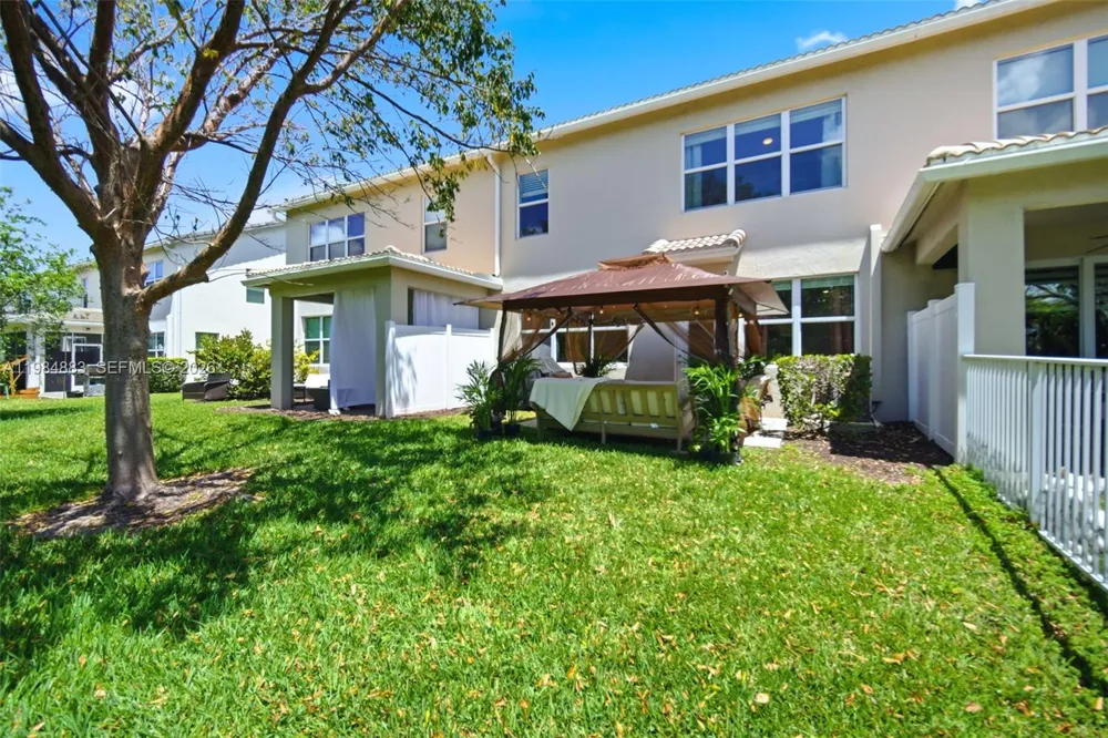 1628 Myrtle Oak Ter Hollywood, FL 33021