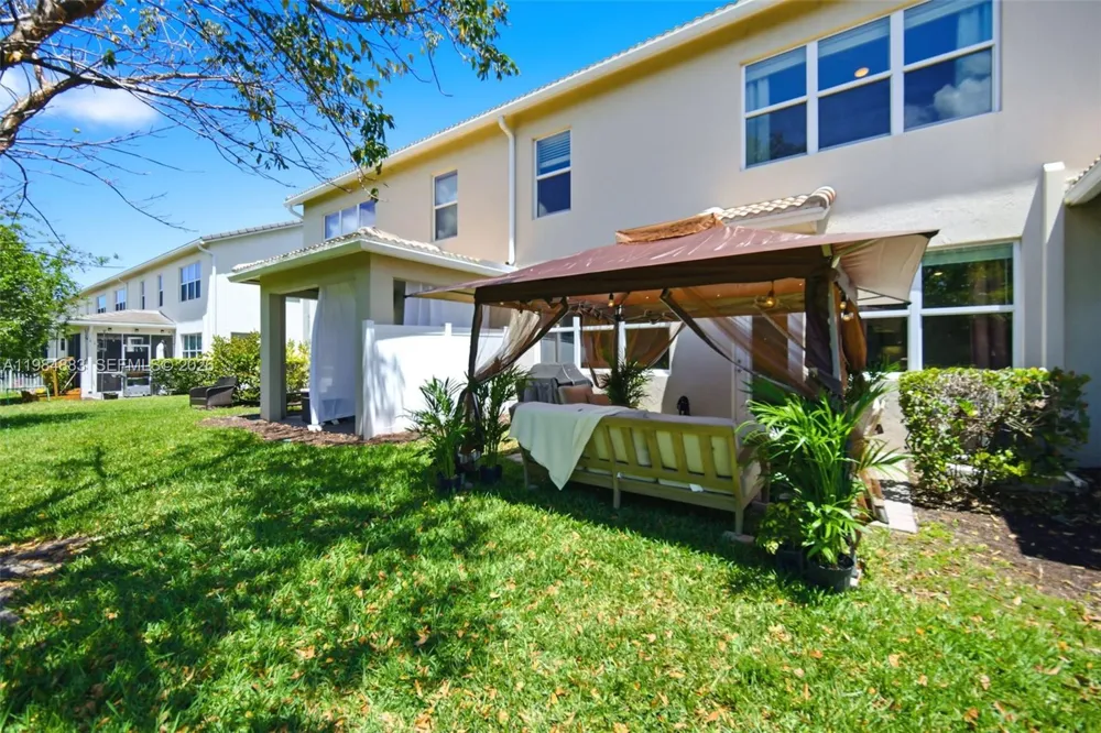 1628 Myrtle Oak Ter Hollywood, FL 33021