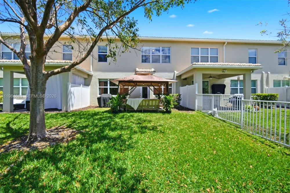 1628 Myrtle Oak Ter Hollywood, FL 33021