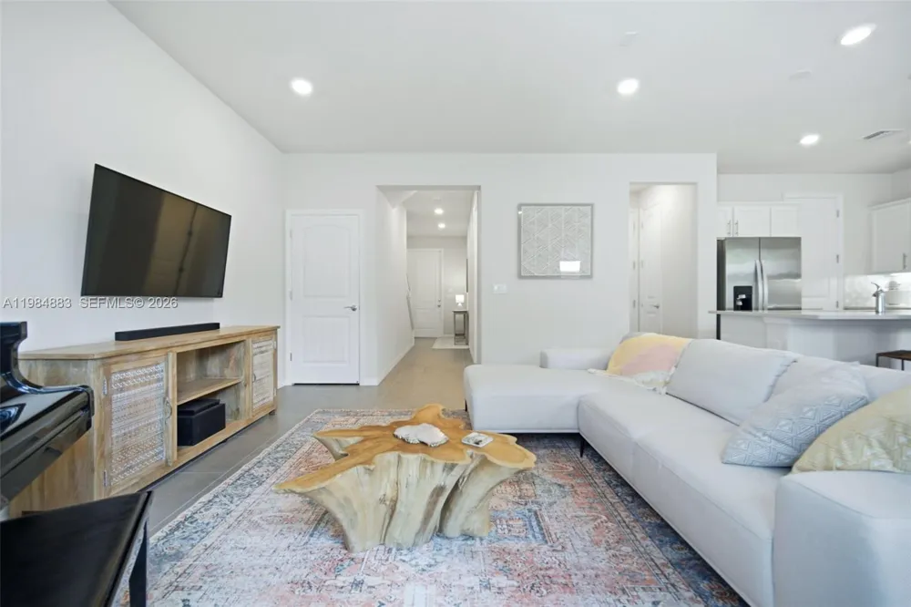1628 Myrtle Oak Ter Hollywood, FL 33021