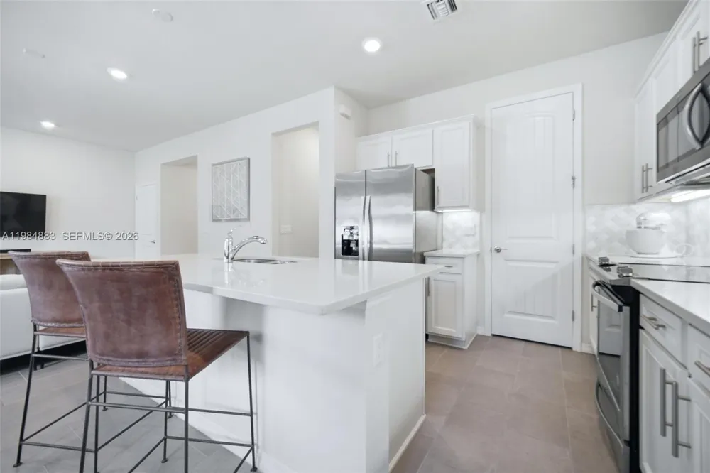 1628 Myrtle Oak Ter Hollywood, FL 33021
