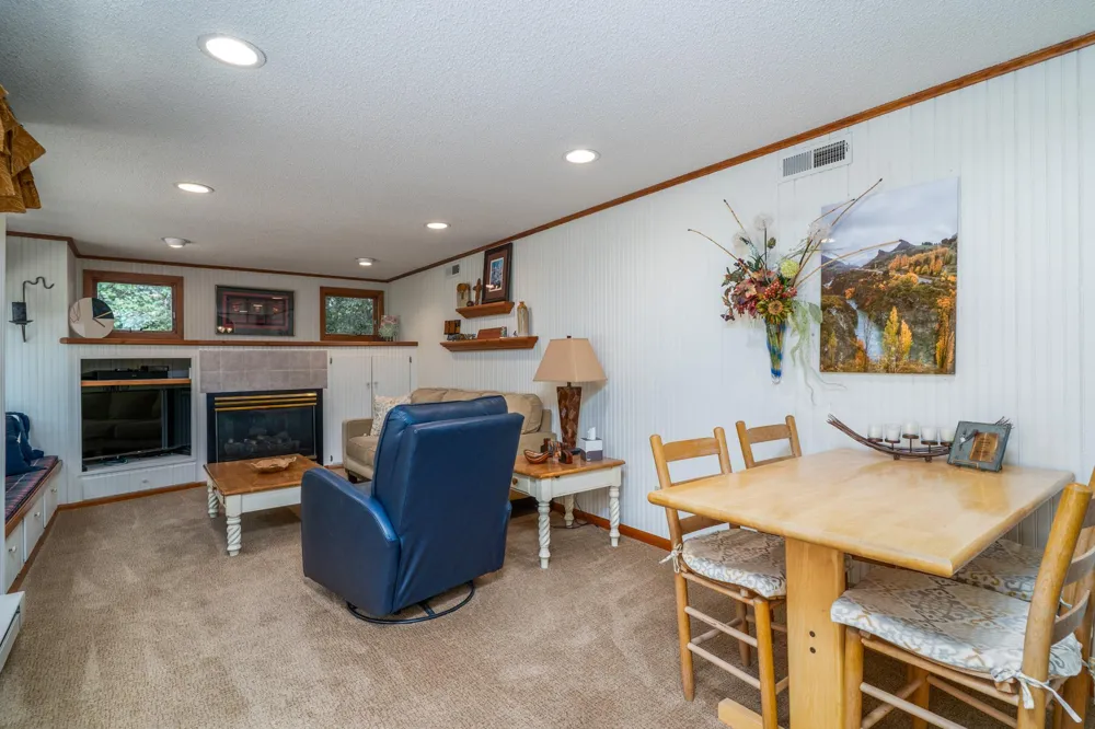 920 Groveland Avenue Crookston, MN 56716