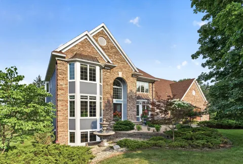 10 Lake Court