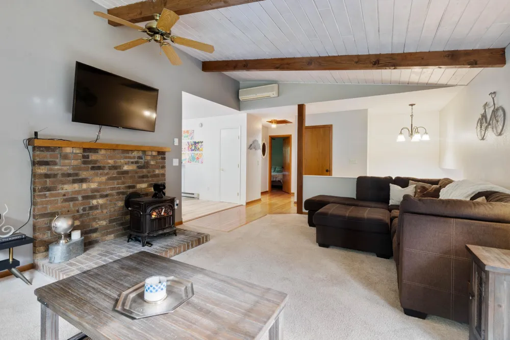 5665 Hagberg Road Hermantown, MN 55811