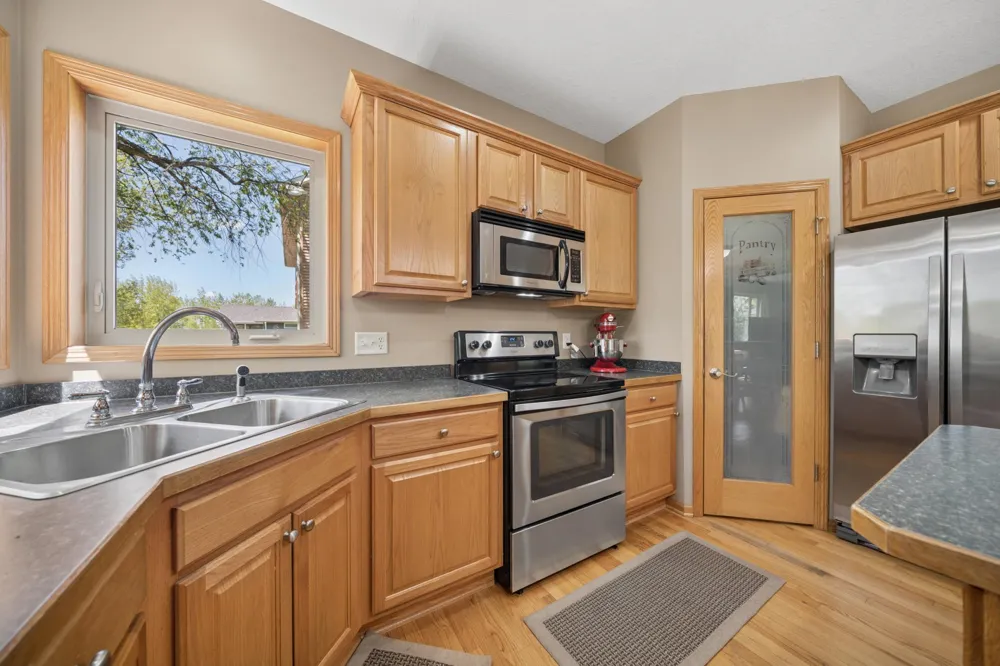1017 Provence Lane Belle Plaine, MN 56011