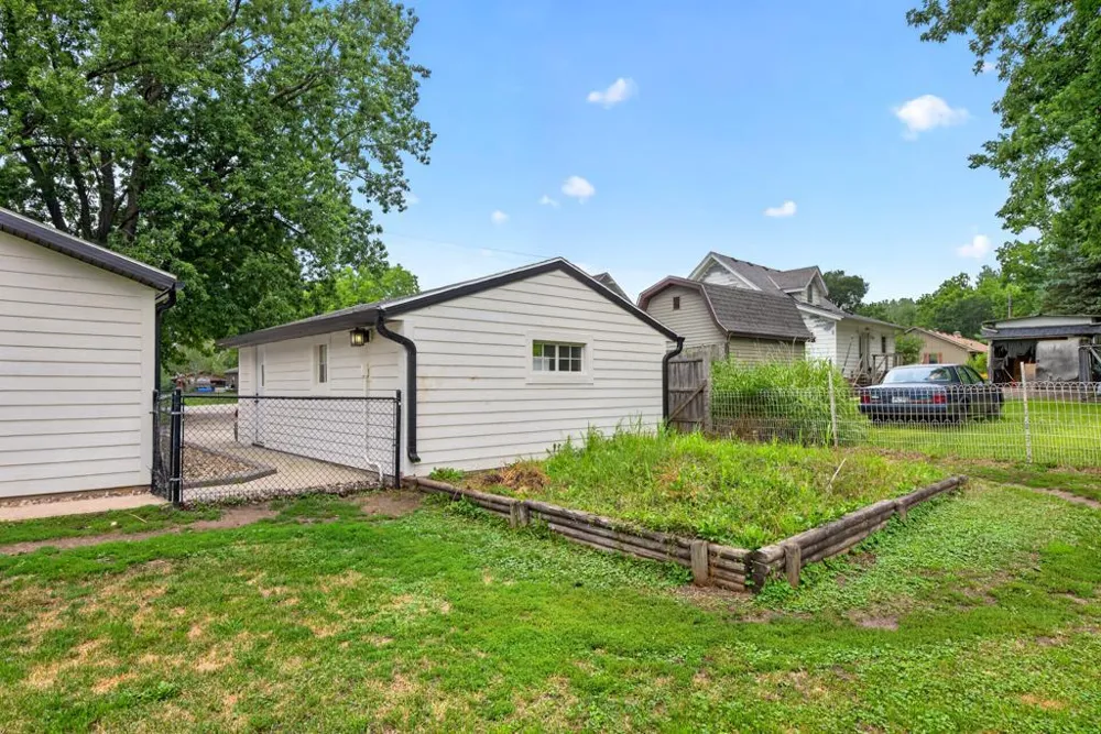 330 1st Avenue NE Oronoco, MN 55960