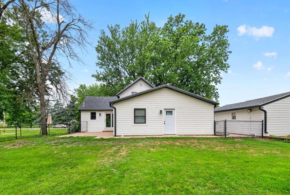 330 1st Avenue NE Oronoco, MN 55960