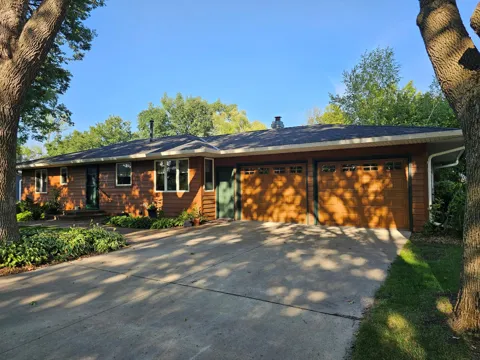1909 Country Club Drive NE