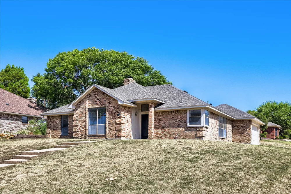 1021 Rio Grande Drive Benbrook, TX 76126