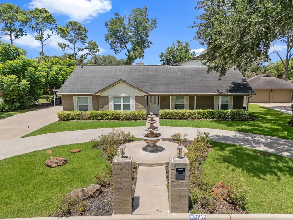 2613 Oak Drive Bay City, TX 77414