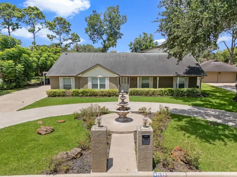 2613 Oak Drive