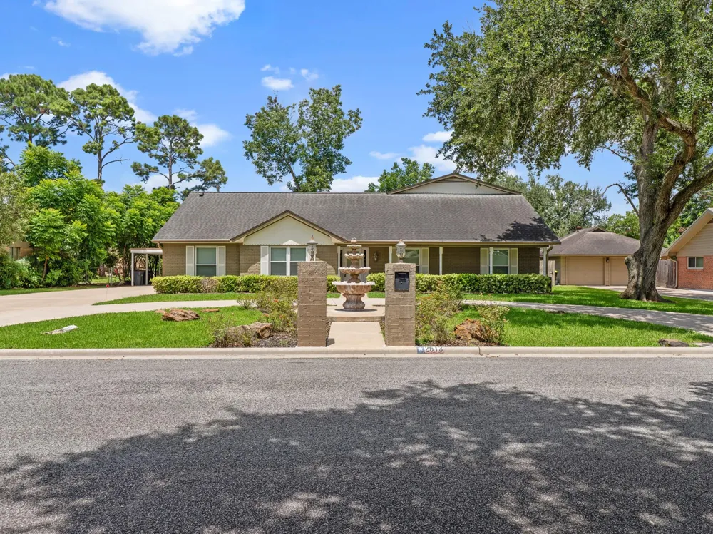 2613 Oak Drive Bay City, TX 77414