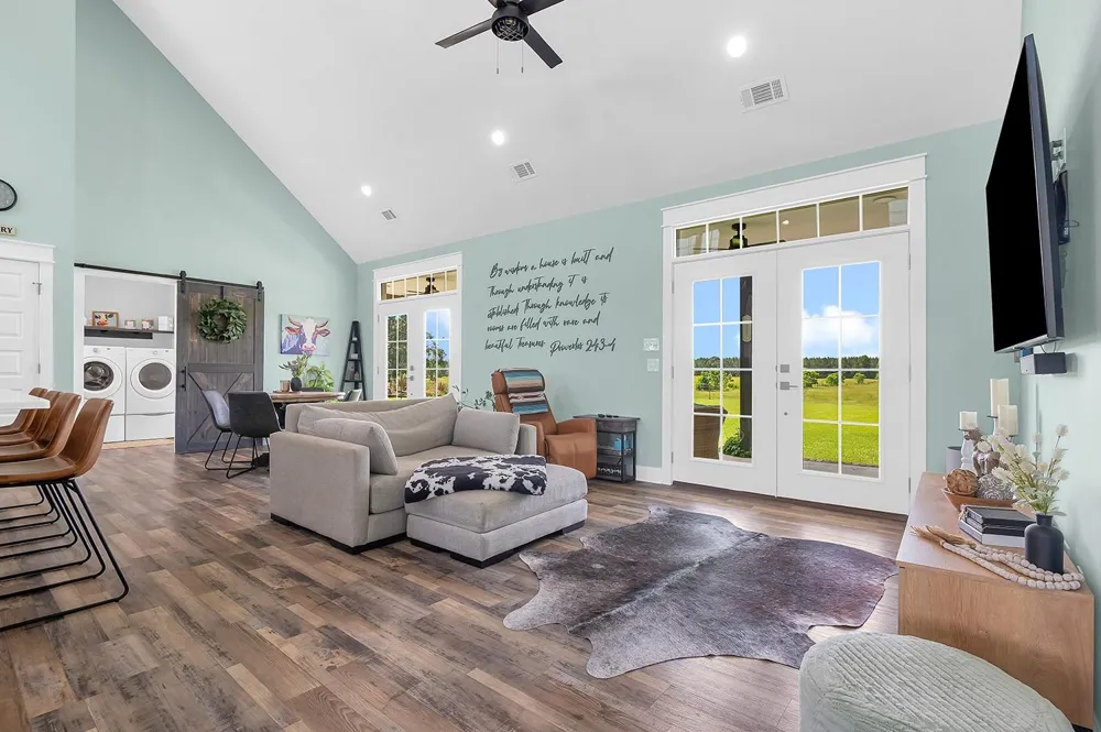 224 James King Road Zavalla, TX 75980